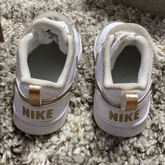 Kids 10C nikes - Picture 3 of 5